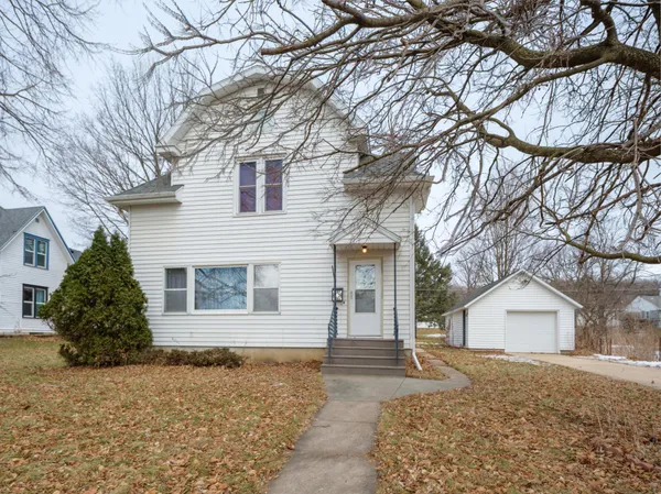 $230,000 | 708 Winona Street Southeast, Chatfield, MN 55923