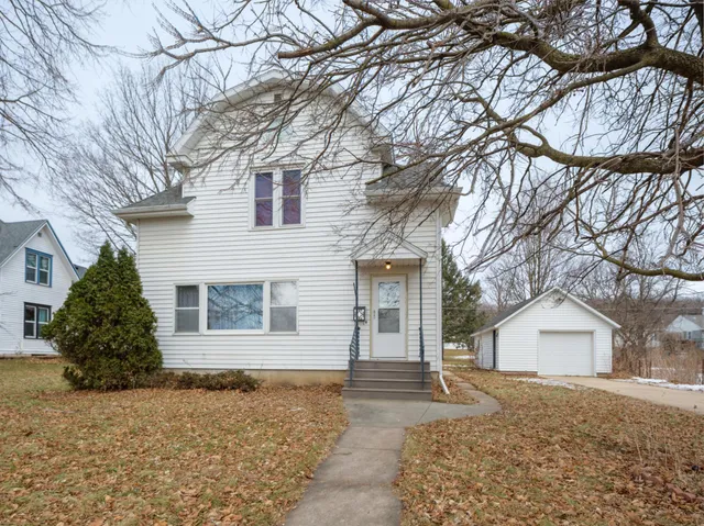 $235,000 | 708 Winona Street Southeast, Chatfield, MN 55923