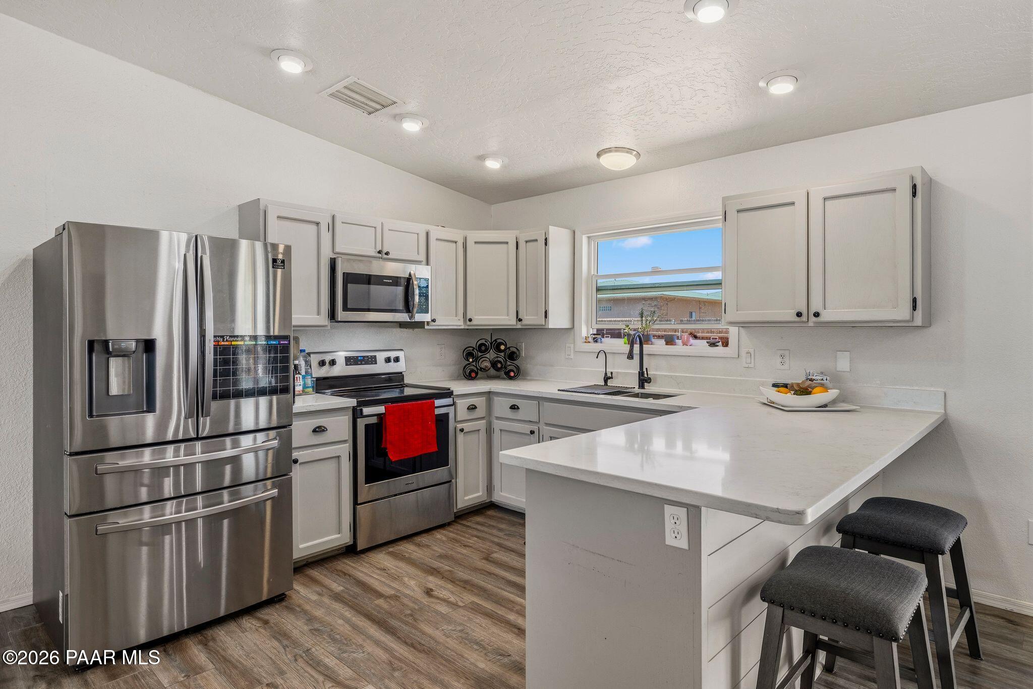 3262 North Victor Road Prescott Valley, AZ 86314 - Photo 9 of 39 042-Kitchen