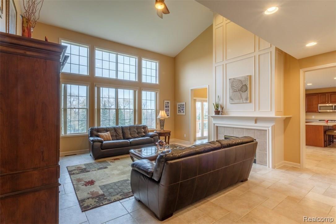 2077 Aberdeen Court Rochester, MI 48306 - Photo 18 of 73 Aberdeen Court_2077-Entry-Great Room-49.jpg