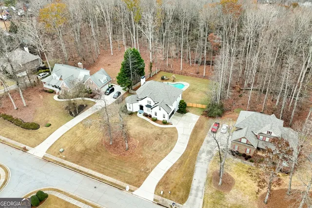 a view of an entryway with a livingroom view