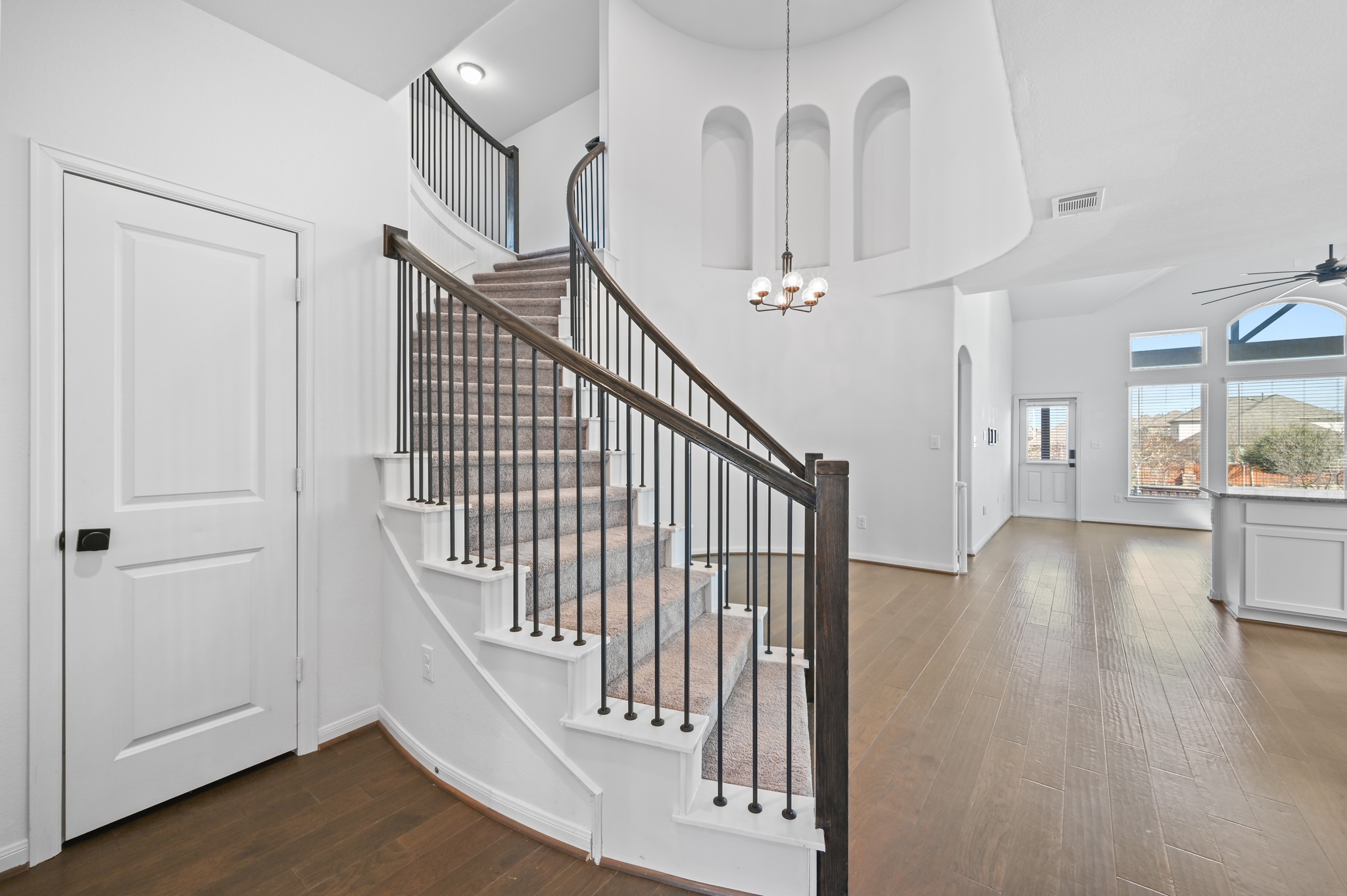 1022 Cherrystone Loop Buda, TX 78610 - Photo 4 of 31