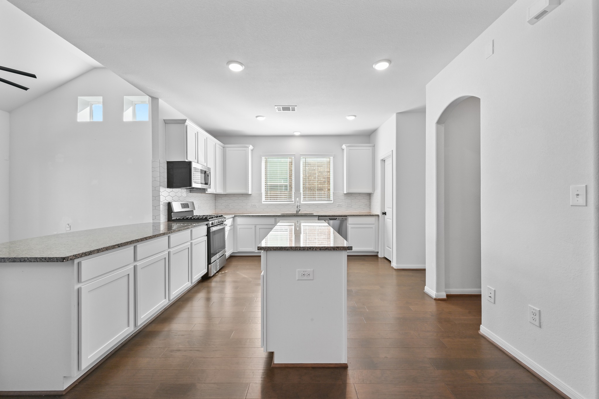 1022 Cherrystone Loop Buda, TX 78610 - Photo 7 of 31