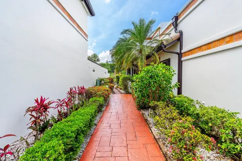 $749,000 | 6514 Via Rosa, Boca Raton, FL 33433