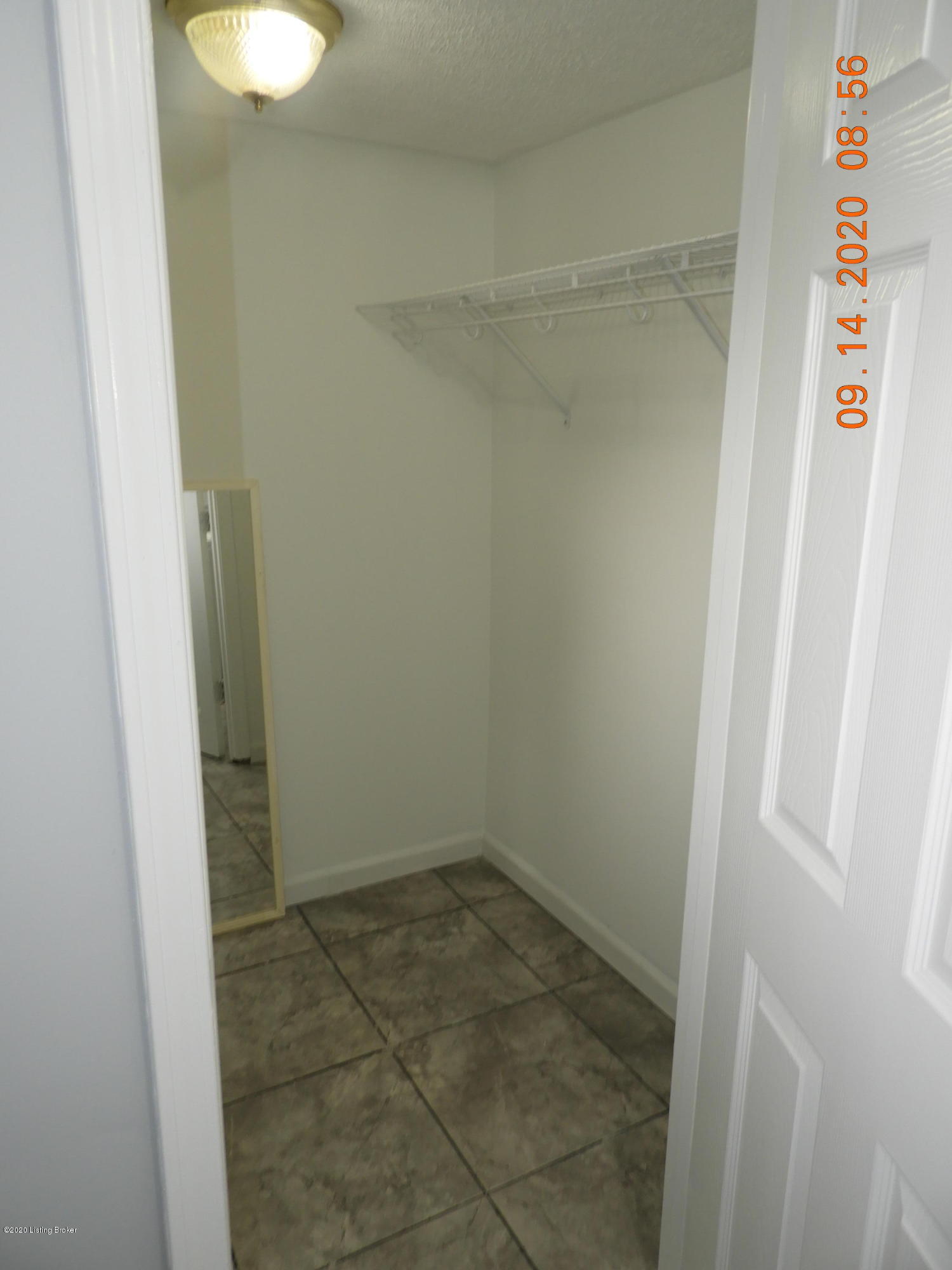 6602 Price Ln Road Louisville, KY 40229 - Photo 32 of 34 DSCN7066