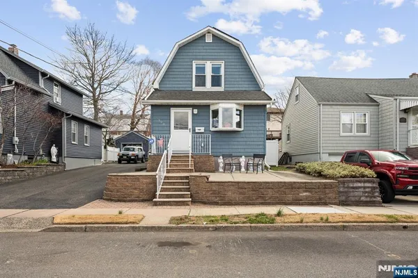 $575,000 | 520 Prospect Place, Lyndhurst, NJ 07071