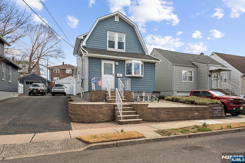 520 Prospect Place Lyndhurst, NJ 07071 - Photo 2 of 34