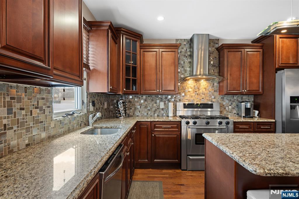 520 Prospect Place Lyndhurst, NJ 07071 - Photo 4 of 34