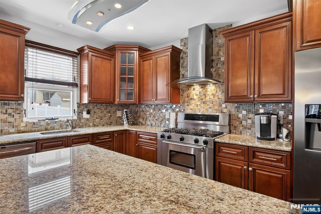 520 Prospect Place Lyndhurst, NJ 07071 - Photo 7 of 34