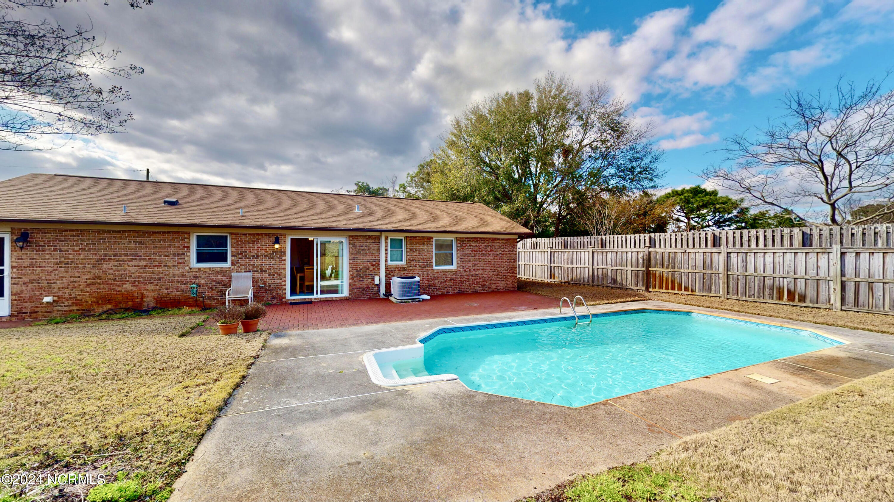325 Redwood Road Wilmington, NC 28412 - Photo 4 of 23 325-Redwood-03072024_180414