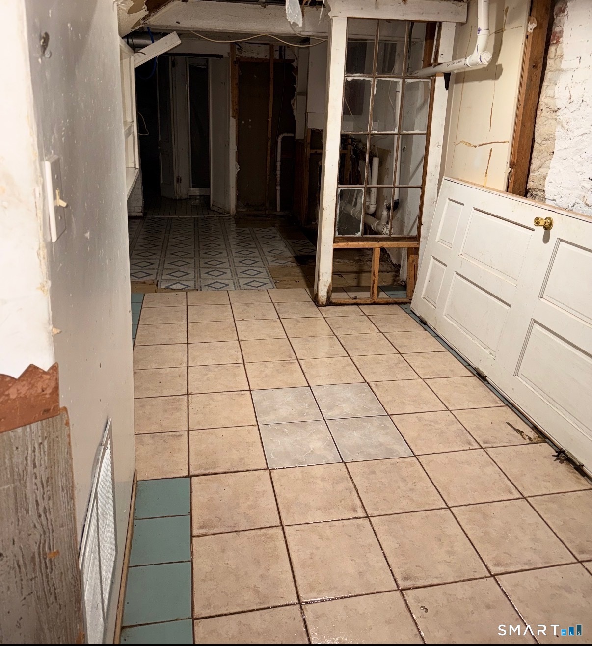 82 1st Street New Haven, CT 06519 - Photo 37 of 40 a view of a entryway