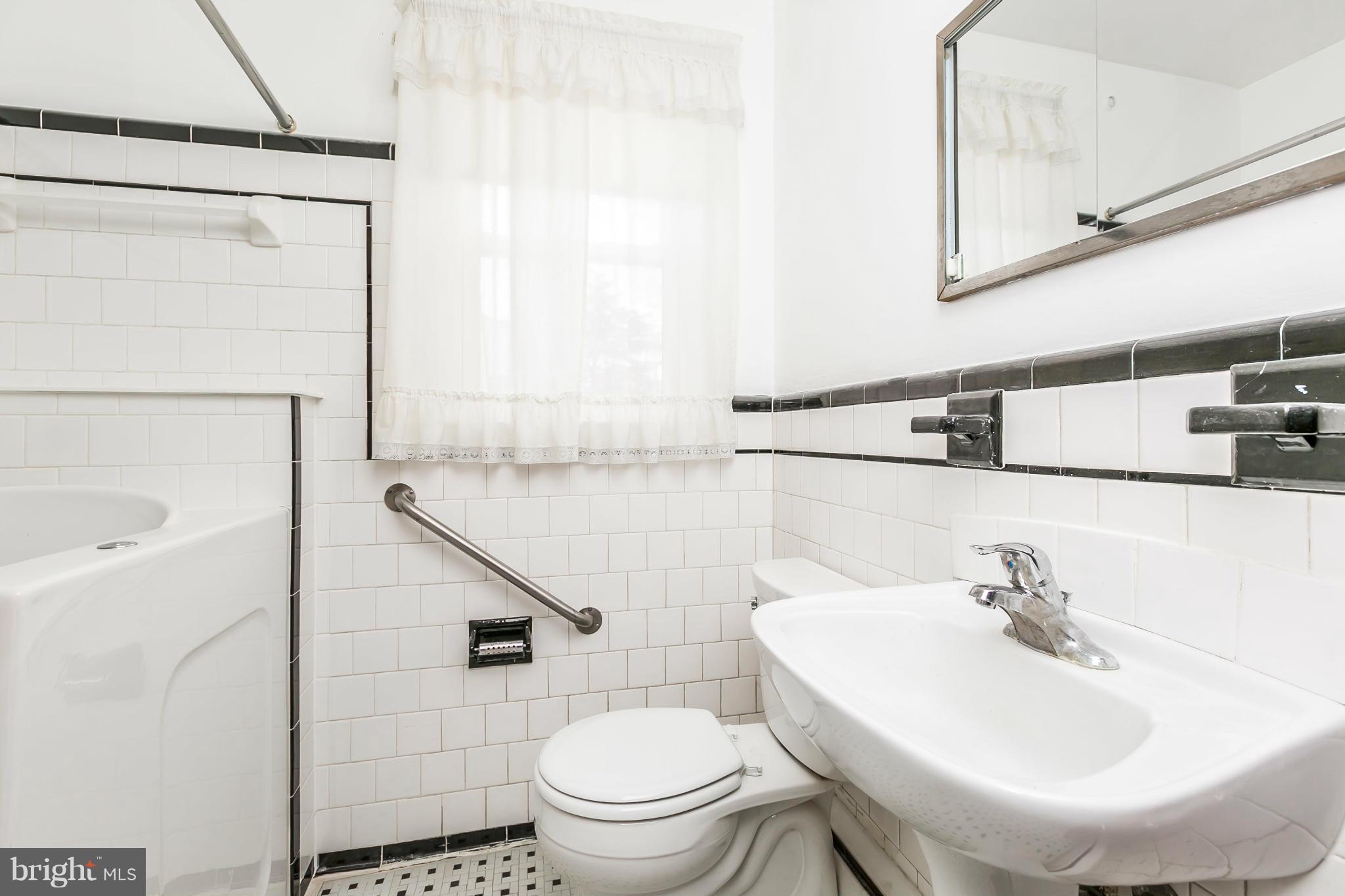 1735 Hilyard Road Baltimore, MD 21234 - Photo 20 of 25 Bath