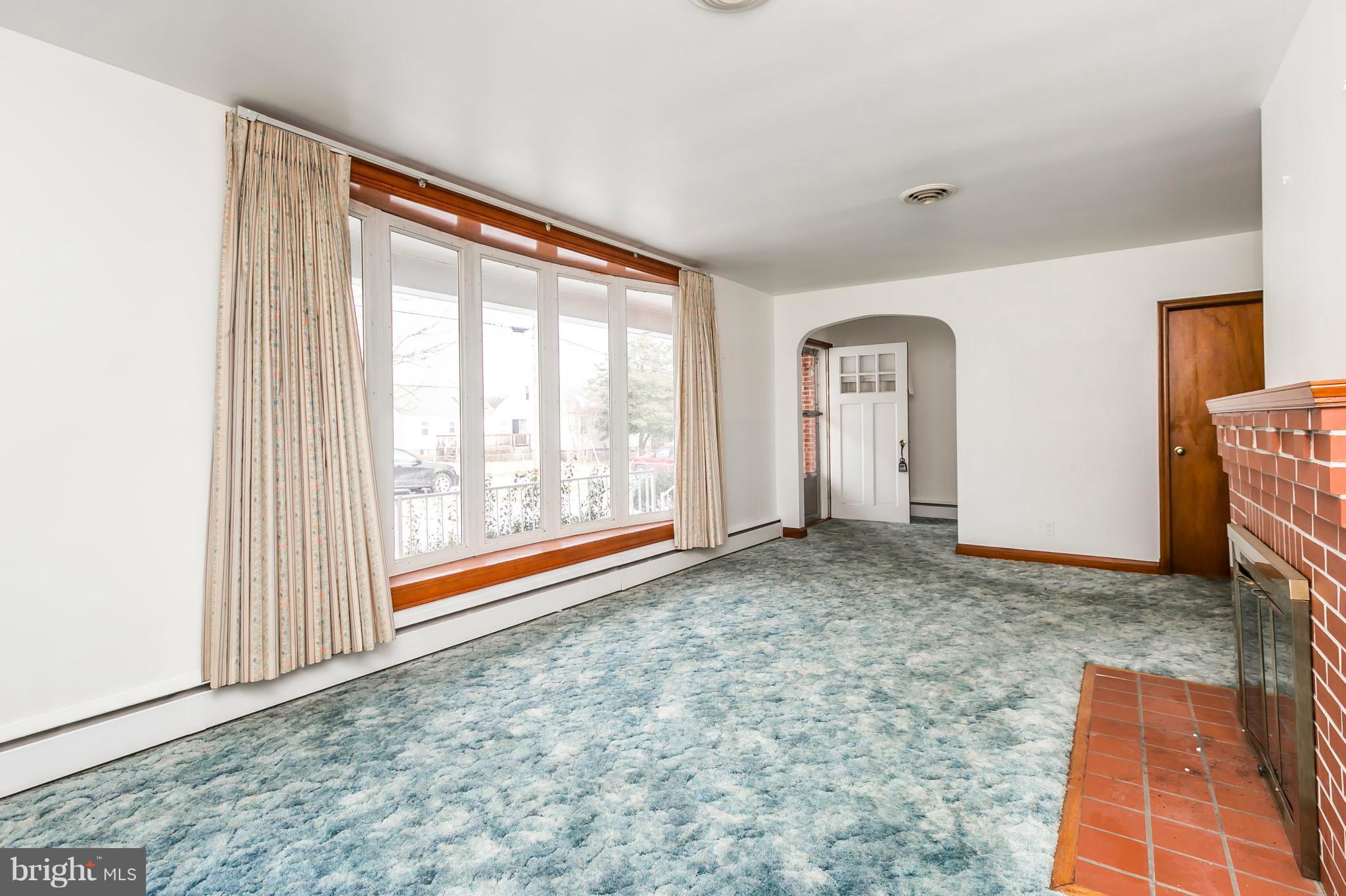 1735 Hilyard Road Baltimore, MD 21234 - Photo 4 of 25 Living Room