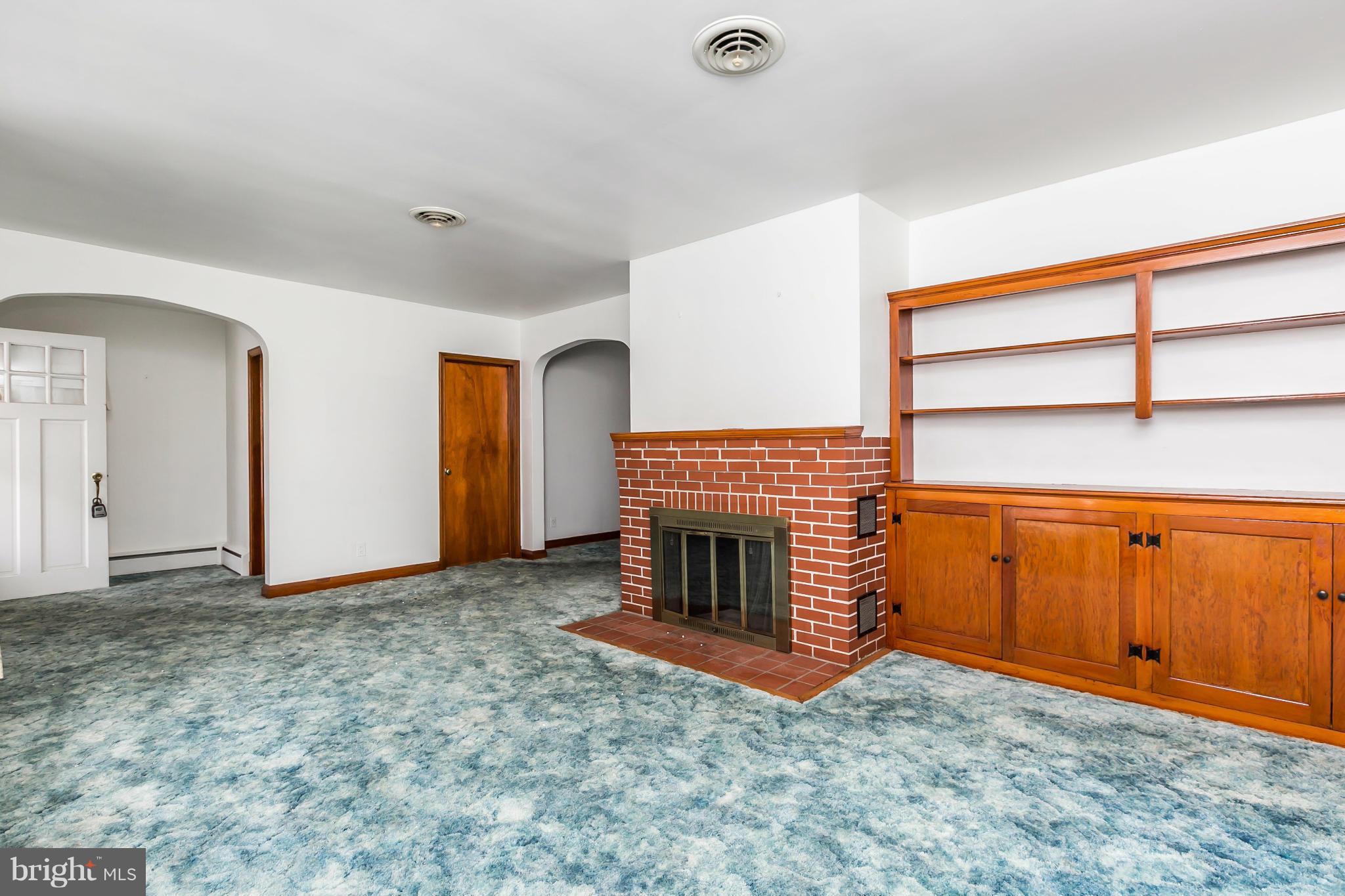 1735 Hilyard Road Baltimore, MD 21234 - Photo 5 of 25 Living Room