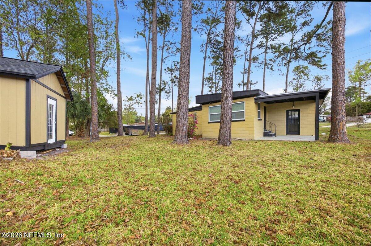 4955 Spring Glen Road Jacksonville, FL 32207 - Photo 2 of 9 8-Backyard View