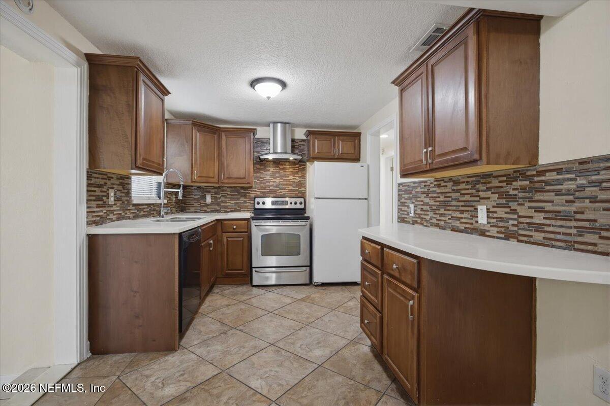 4955 Spring Glen Road Jacksonville, FL 32207 - Photo 6 of 9 4-Kitchen