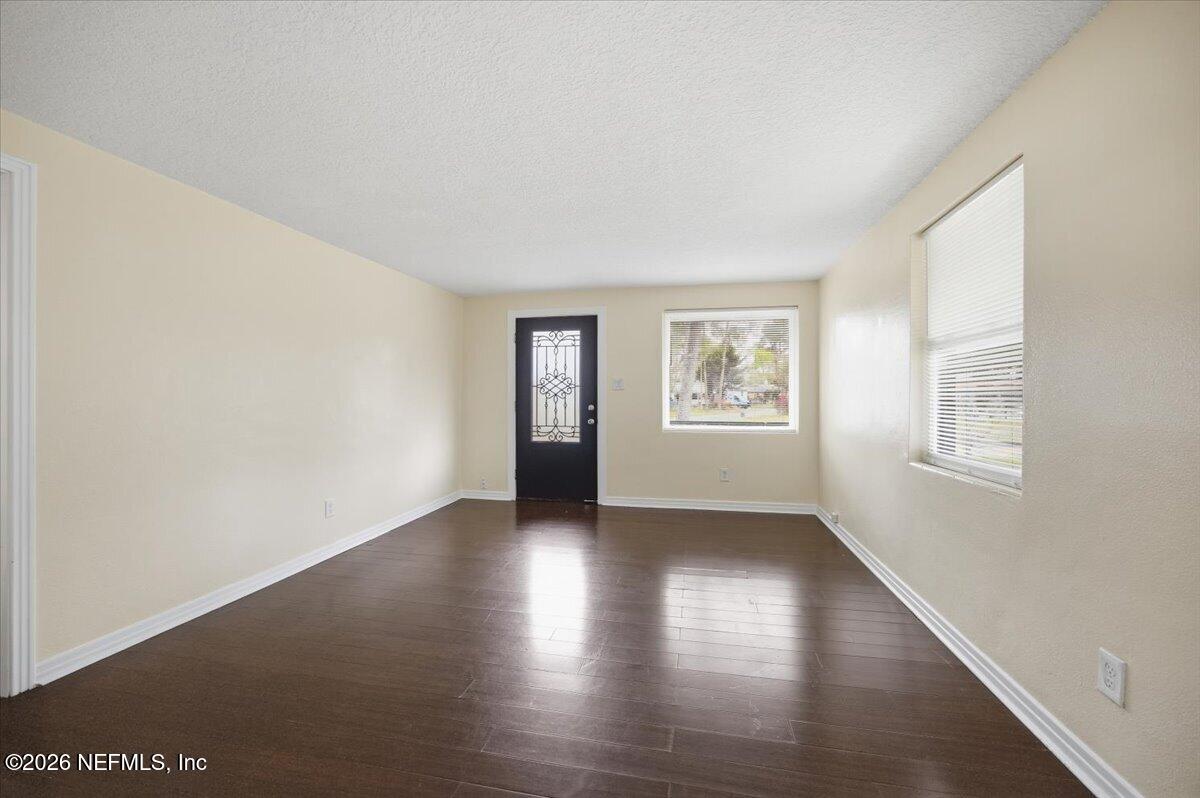 4955 Spring Glen Road Jacksonville, FL 32207 - Photo 8 of 9 2-Living Room