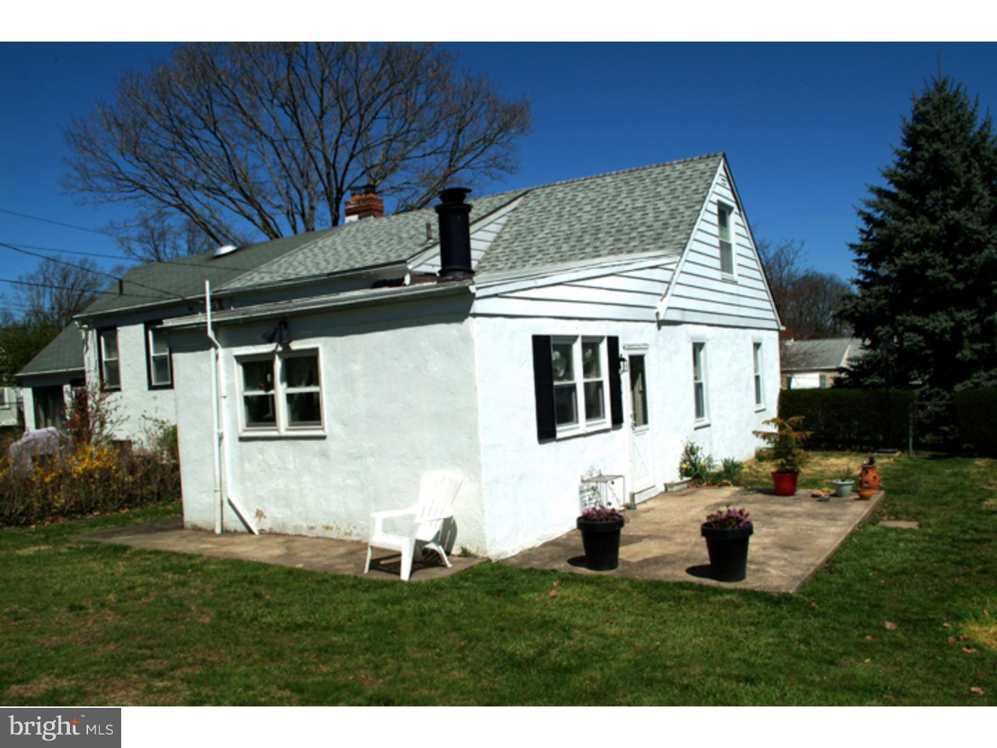 8614 Sagamore Road Philadelphia, PA 19128 - Photo 3 of 17