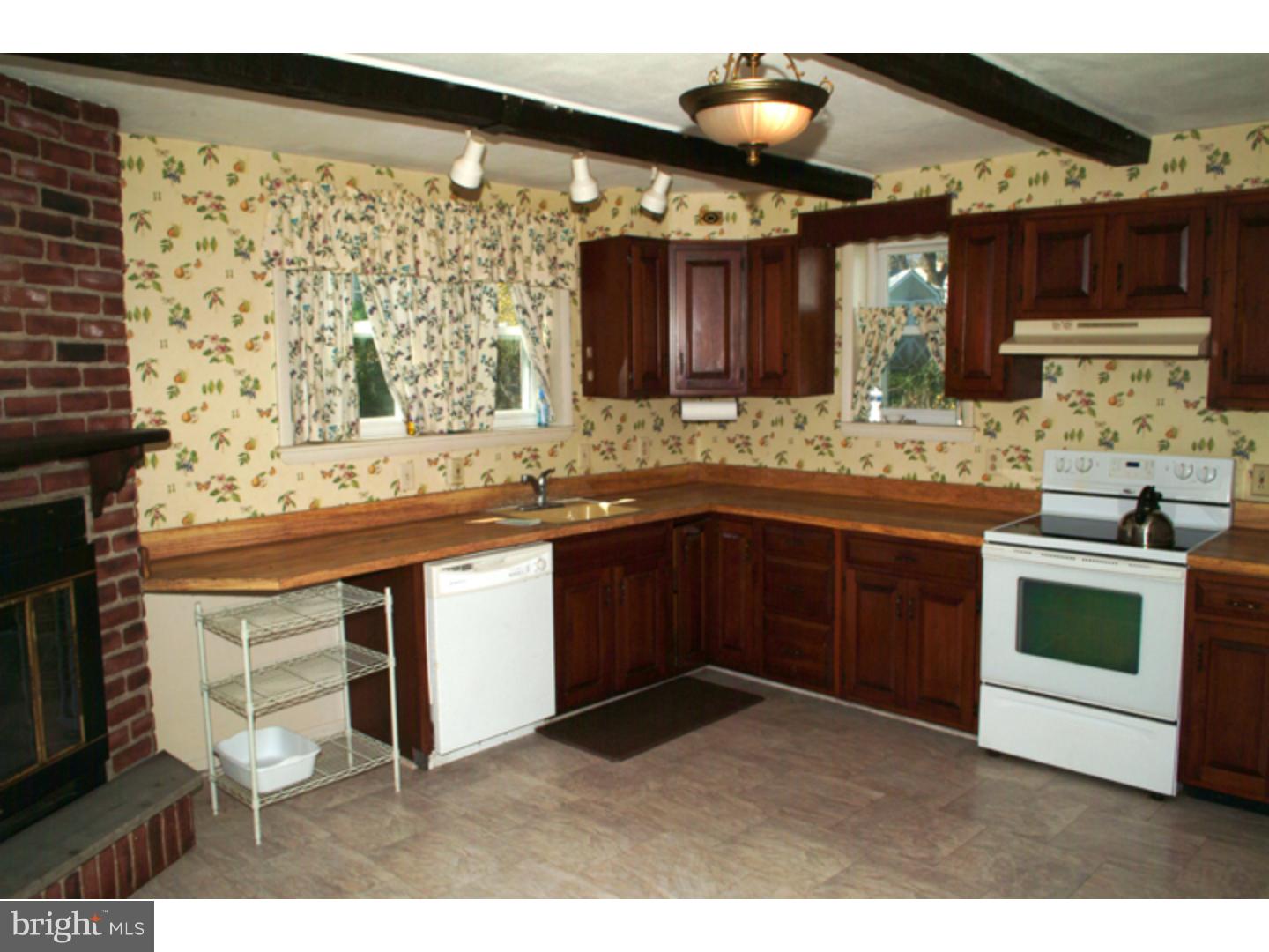 8614 Sagamore Road Philadelphia, PA 19128 - Photo 6 of 17 Kitchen