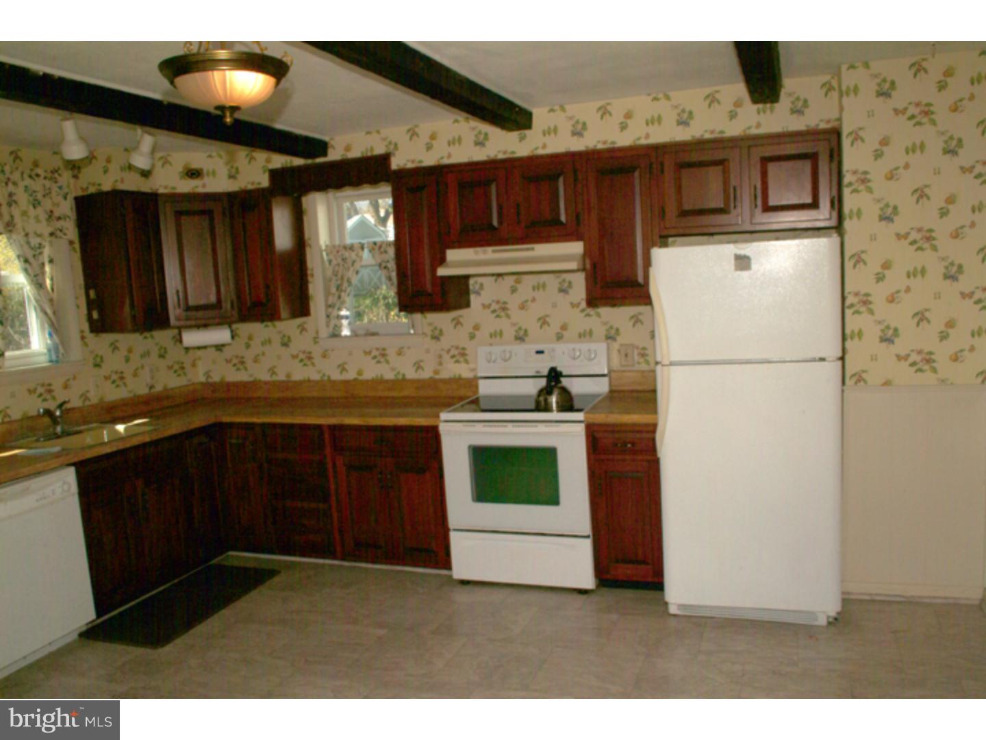 8614 Sagamore Road Philadelphia, PA 19128 - Photo 7 of 17 Kitchen