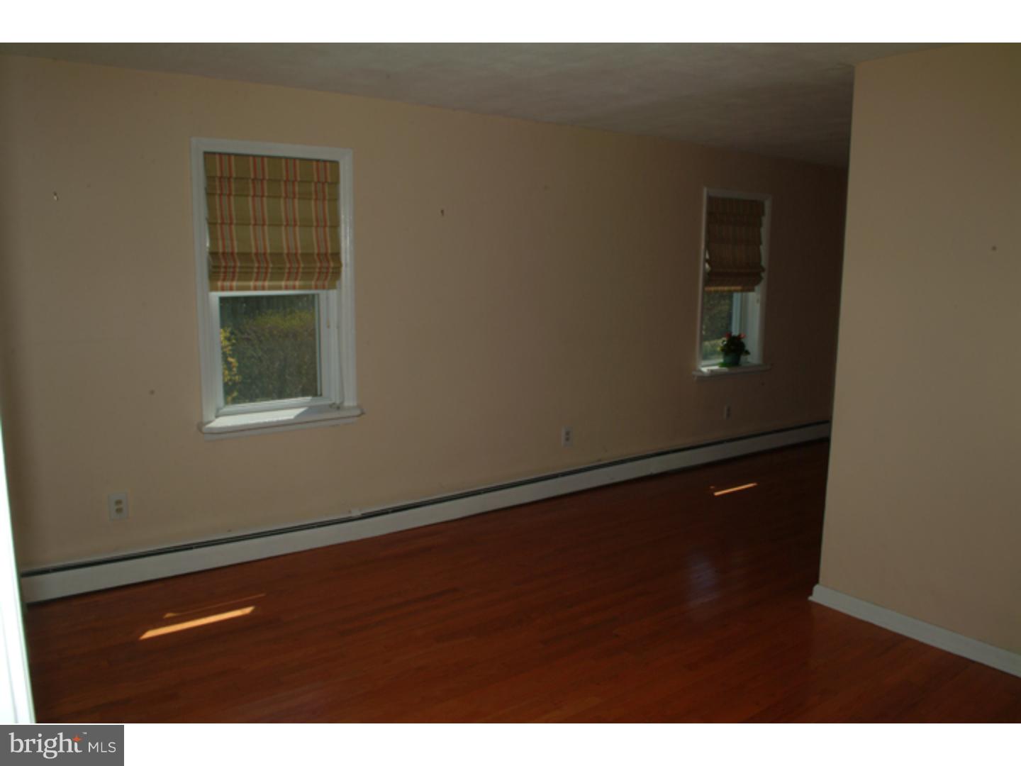 8614 Sagamore Road Philadelphia, PA 19128 - Photo 8 of 17 Family Room