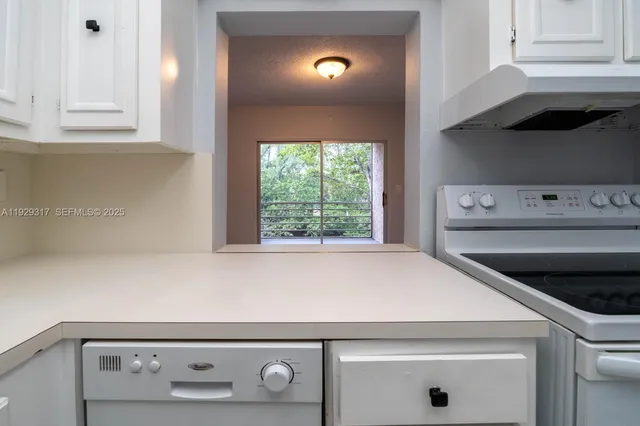 $189,000 | 1400 Northeast 57th Street, Unit 205, Fort Lauderdale, FL 33334