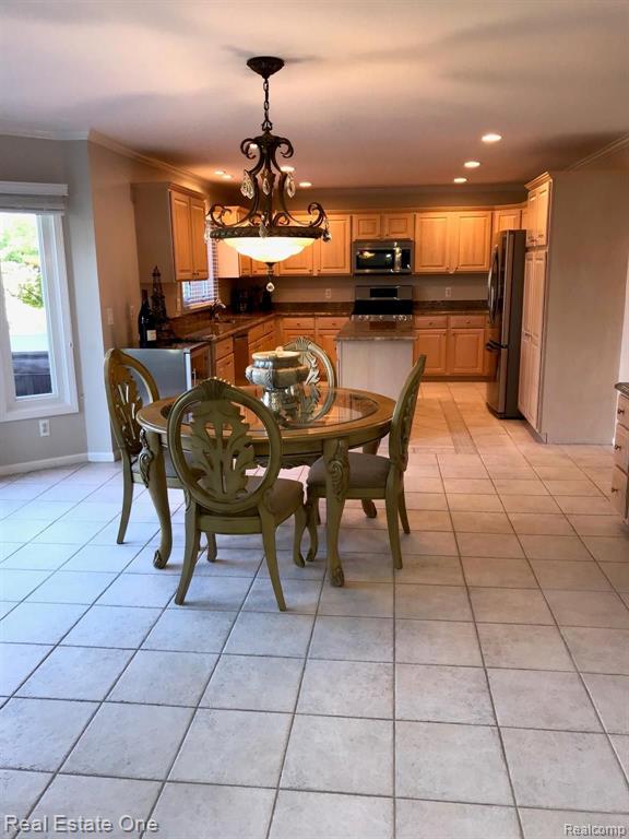 2518 Dover Rochester Hills, MI 48309 - Photo 5 of 29