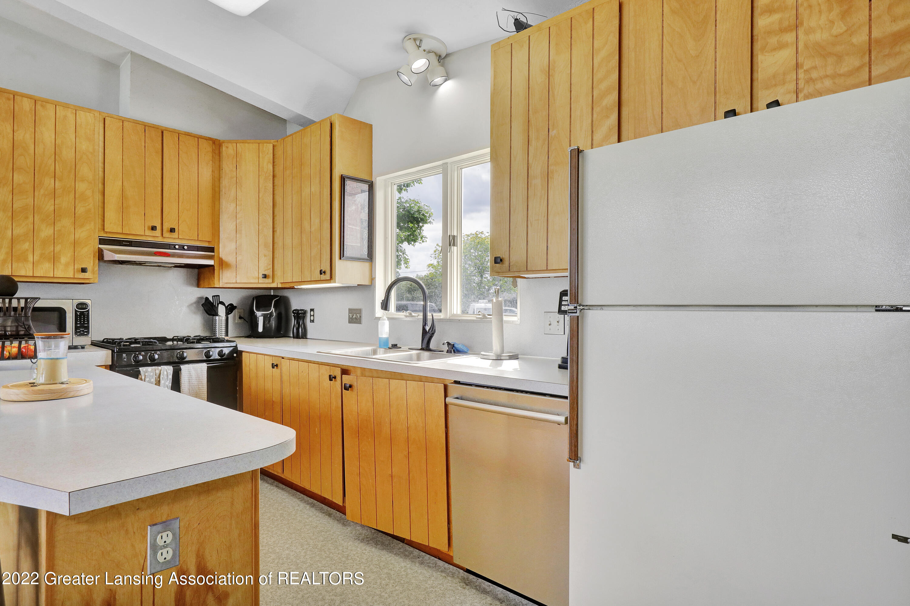13097 South Wright Road Eagle, MI 48822 - Photo 11 of 40 3F