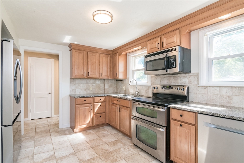 73 Catalpa Terrace Springfield, MA 01119 - Photo 15 of 31