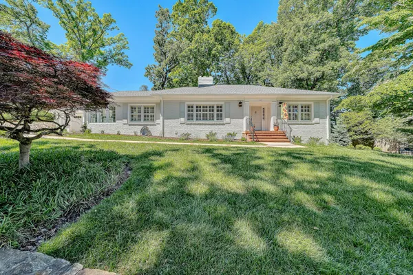 $895,000 | 502 Cassell Lane Southwest, Roanoke, VA 24014