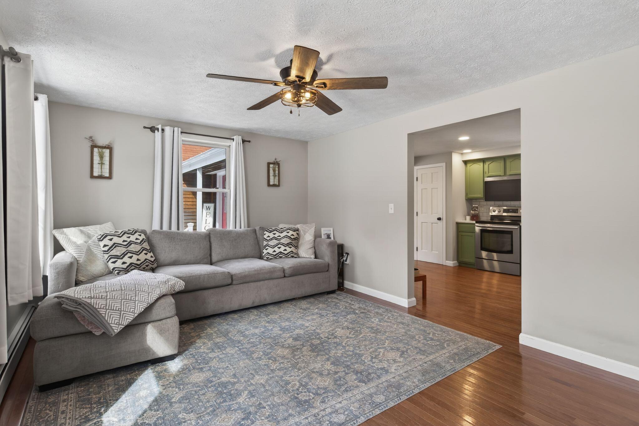 10 Deerfield Circle Standish, ME 04084 - Photo 14 of 38 10_Deerfield_Cir_037