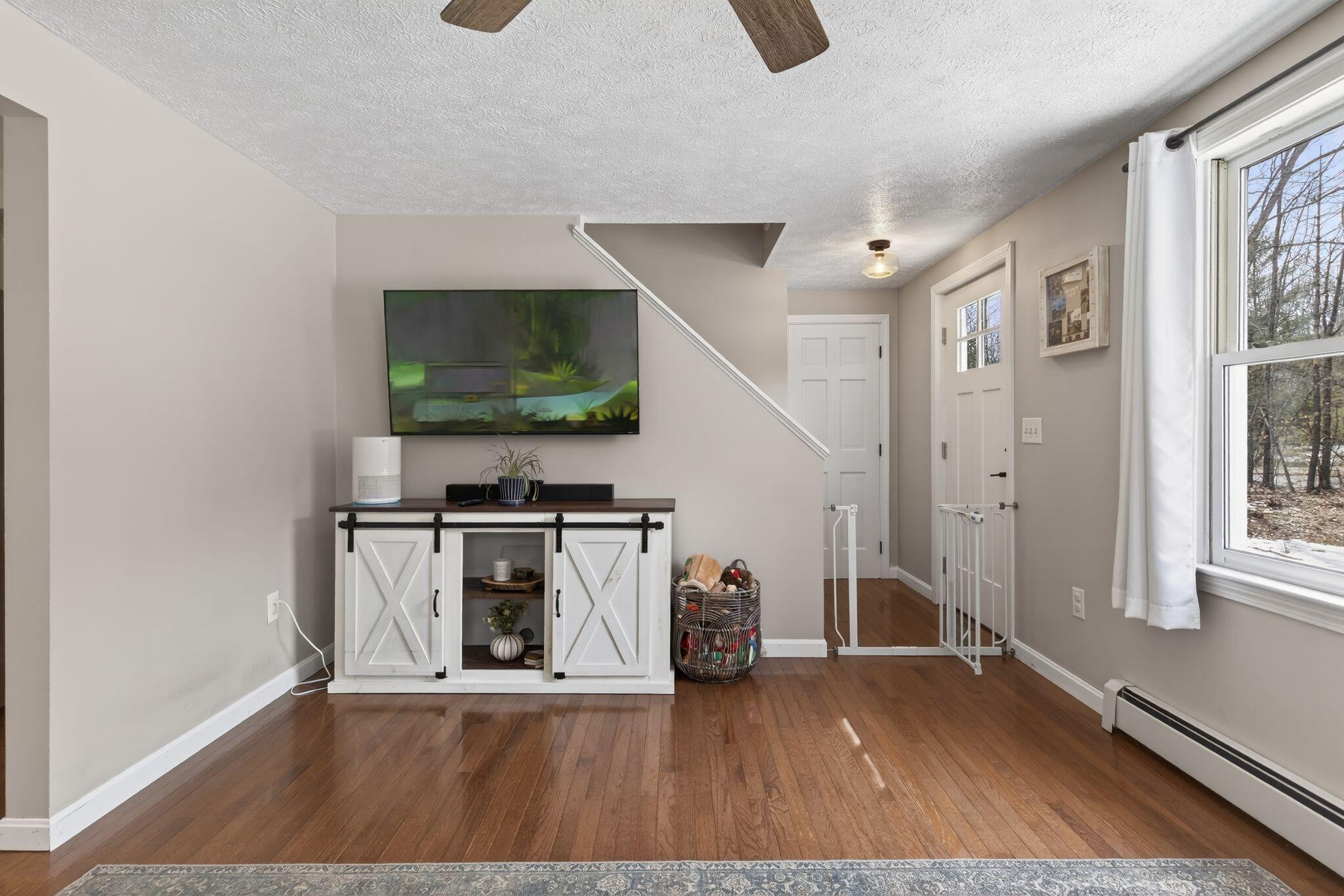 10 Deerfield Circle Standish, ME 04084 - Photo 15 of 38 10_Deerfield_Cir_040