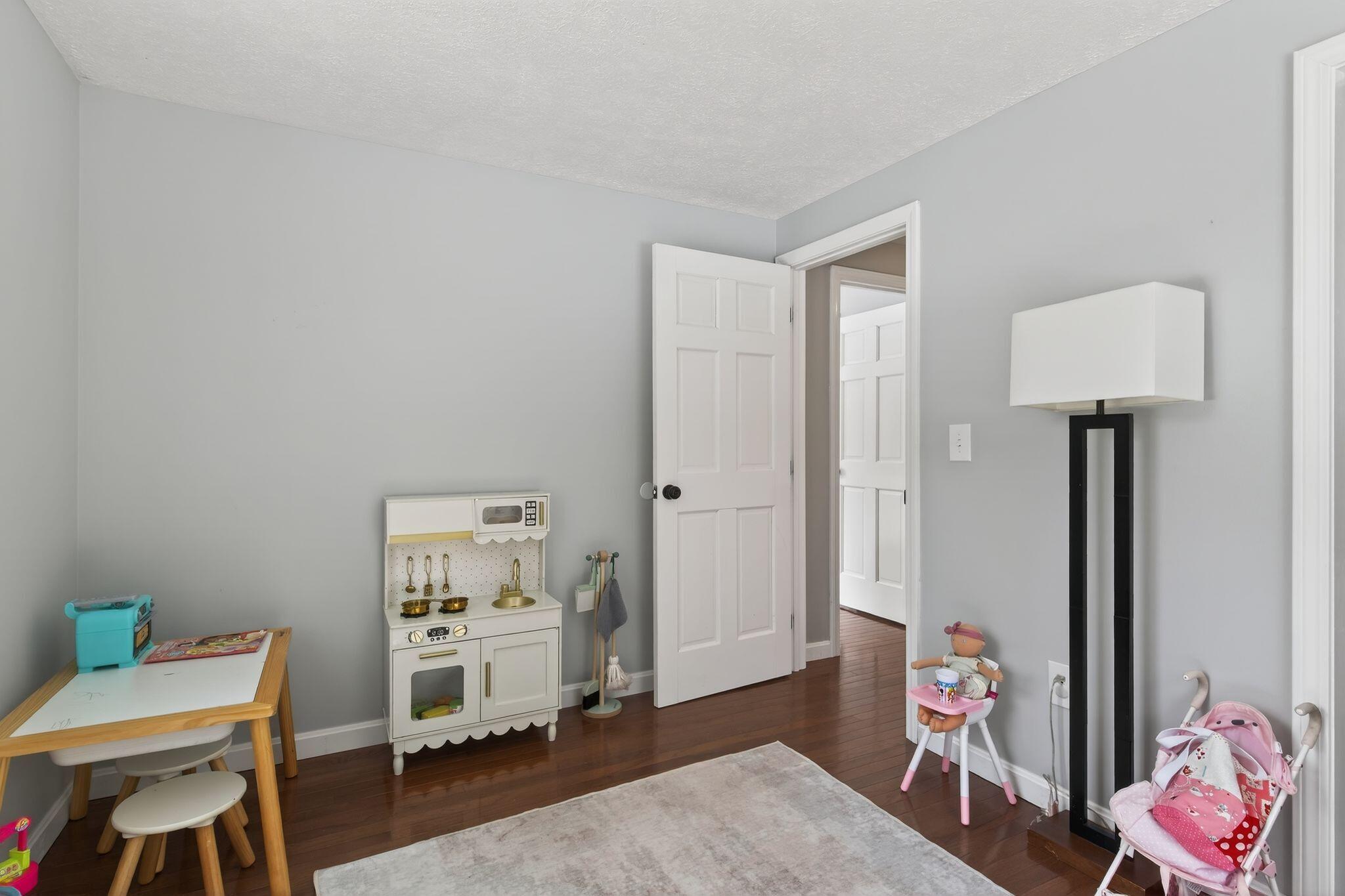 10 Deerfield Circle Standish, ME 04084 - Photo 18 of 38 10_Deerfield_Cir_049