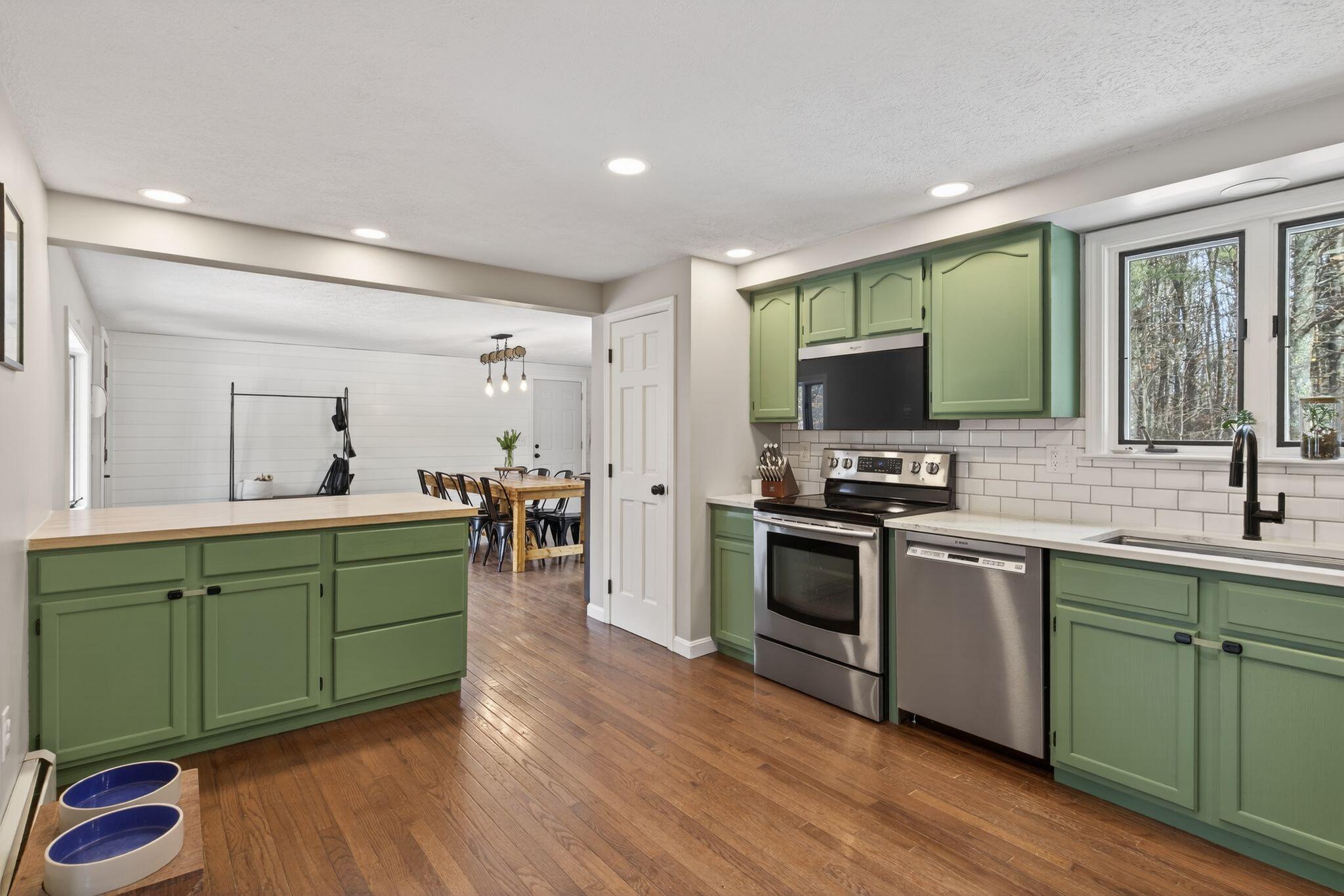 10 Deerfield Circle Standish, ME 04084 - Photo 9 of 38 10_Deerfield_Cir_029