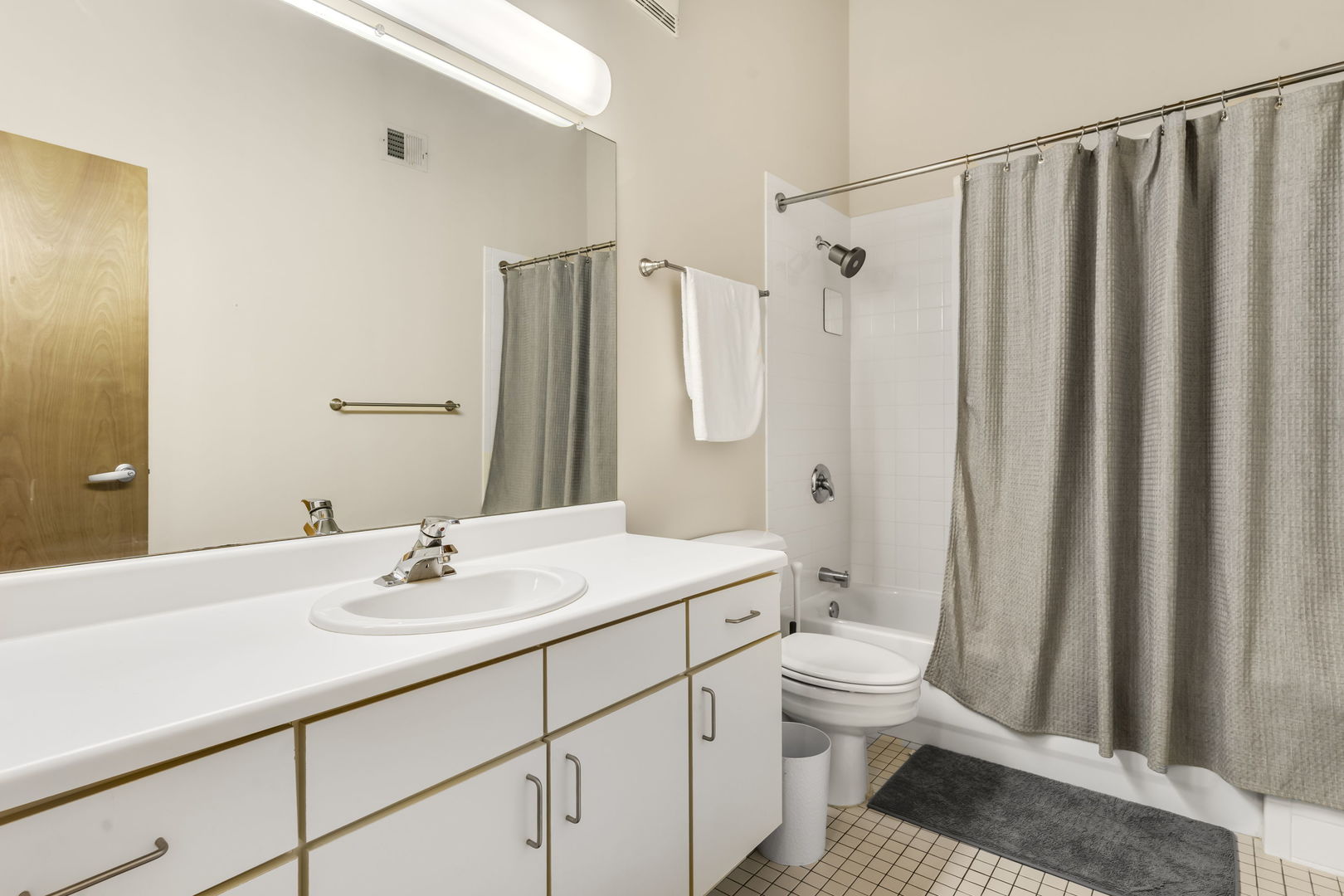 1727 South Indiana Avenue, Unit 320 Chicago, IL 60616 - Photo 16 of 28 a bathroom with a sink a toilet and shower curtain