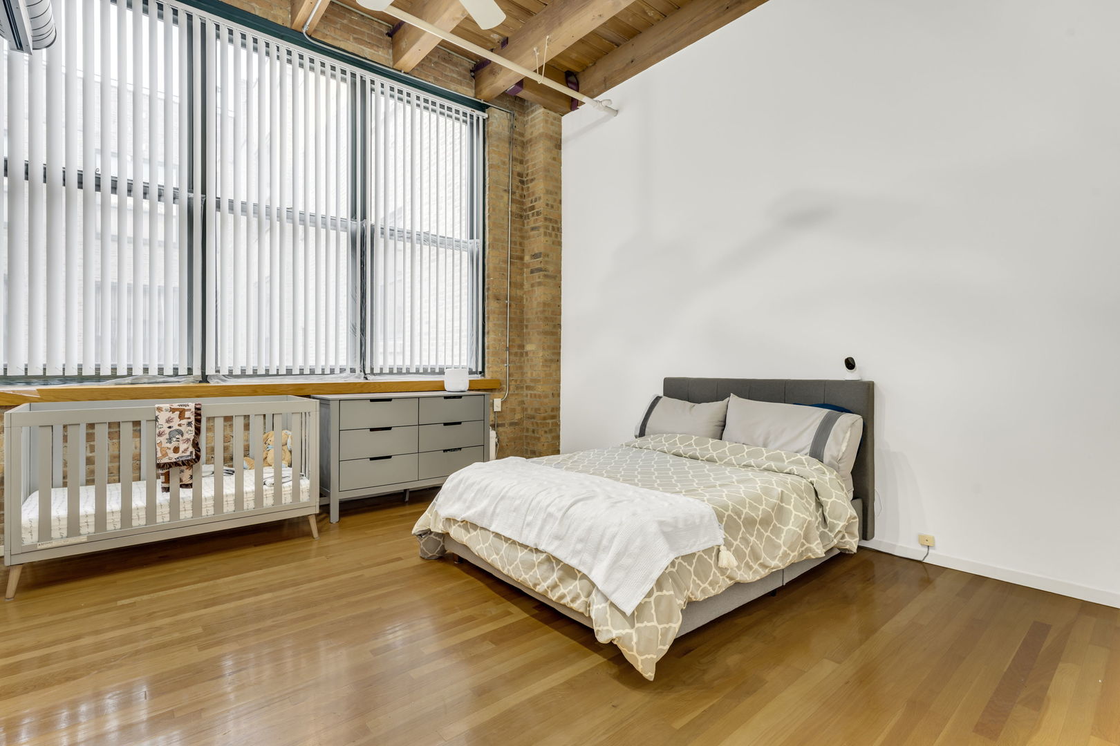 1727 South Indiana Avenue, Unit 320 Chicago, IL 60616 - Photo 20 of 28 a bedroom with a bed and a window