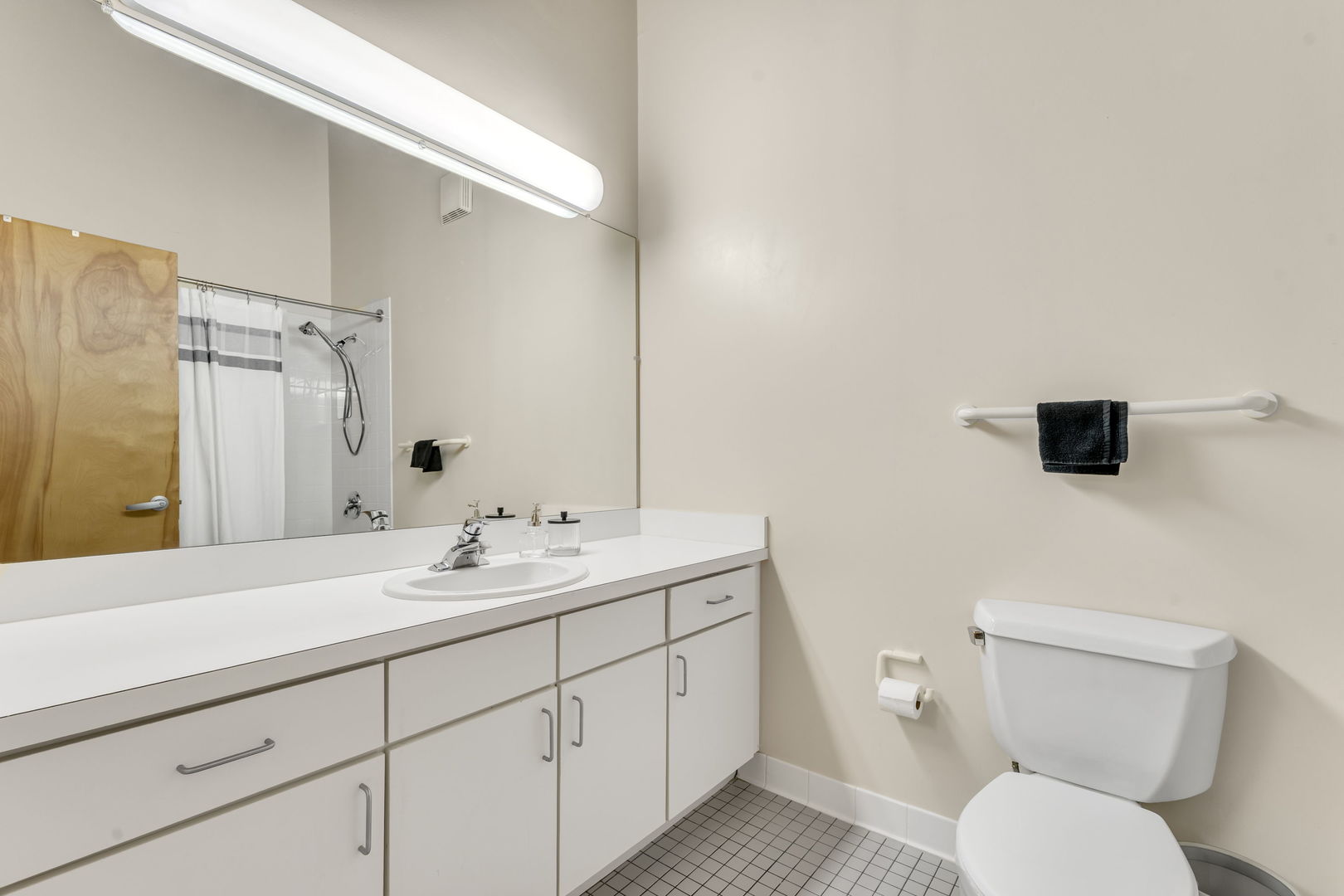 1727 South Indiana Avenue, Unit 320 Chicago, IL 60616 - Photo 24 of 28 a bathroom with a toilet sink and mirror