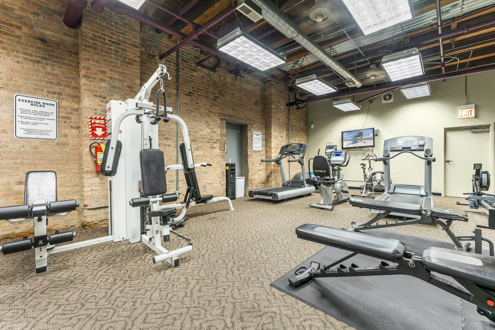 1727 South Indiana Avenue, Unit 320 Chicago, IL 60616 - Photo 25 of 28 a view of a room with gym equipment
