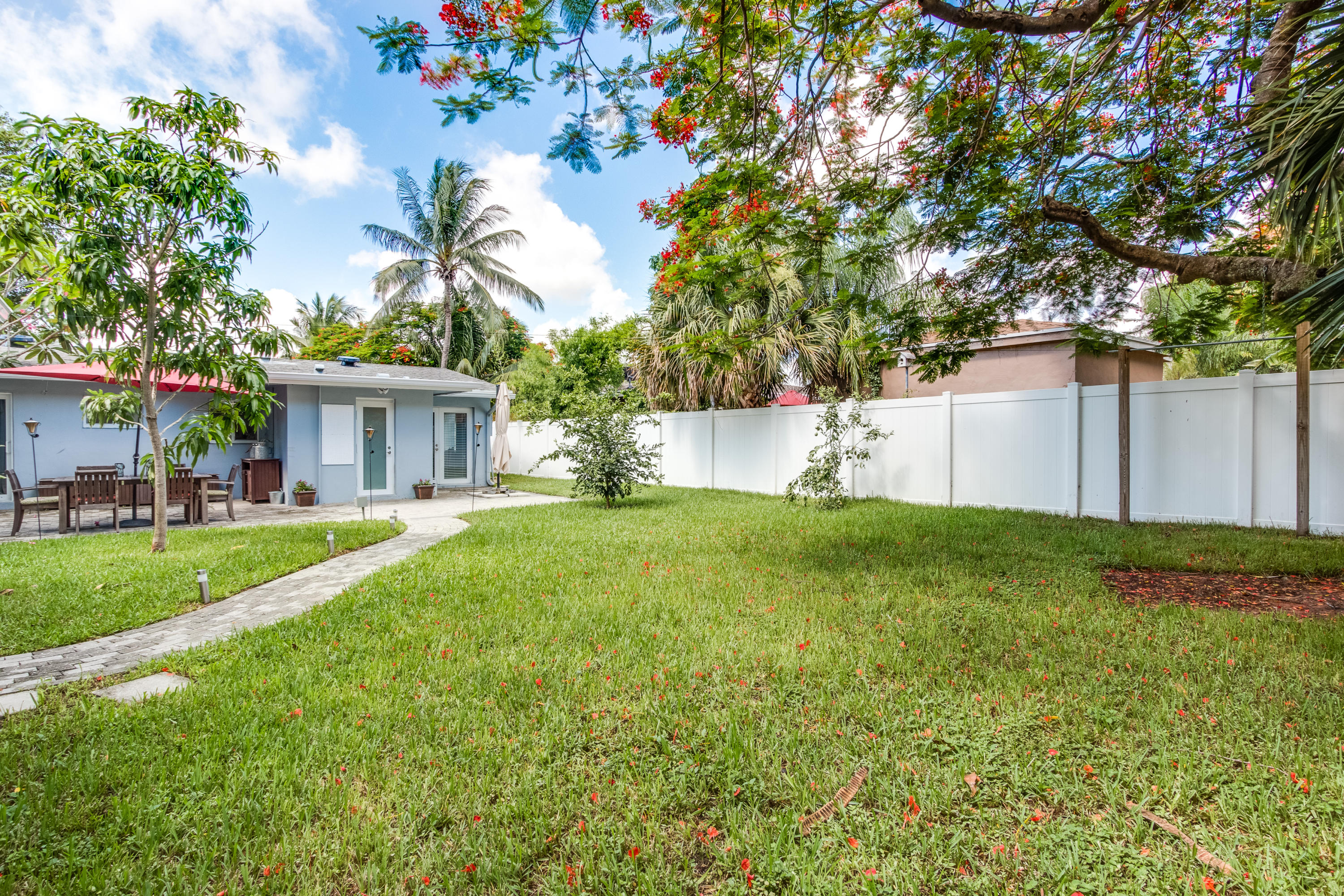 351 Southwest 2nd Street Boca Raton, FL 33432 - Photo 32 of 37 Yard