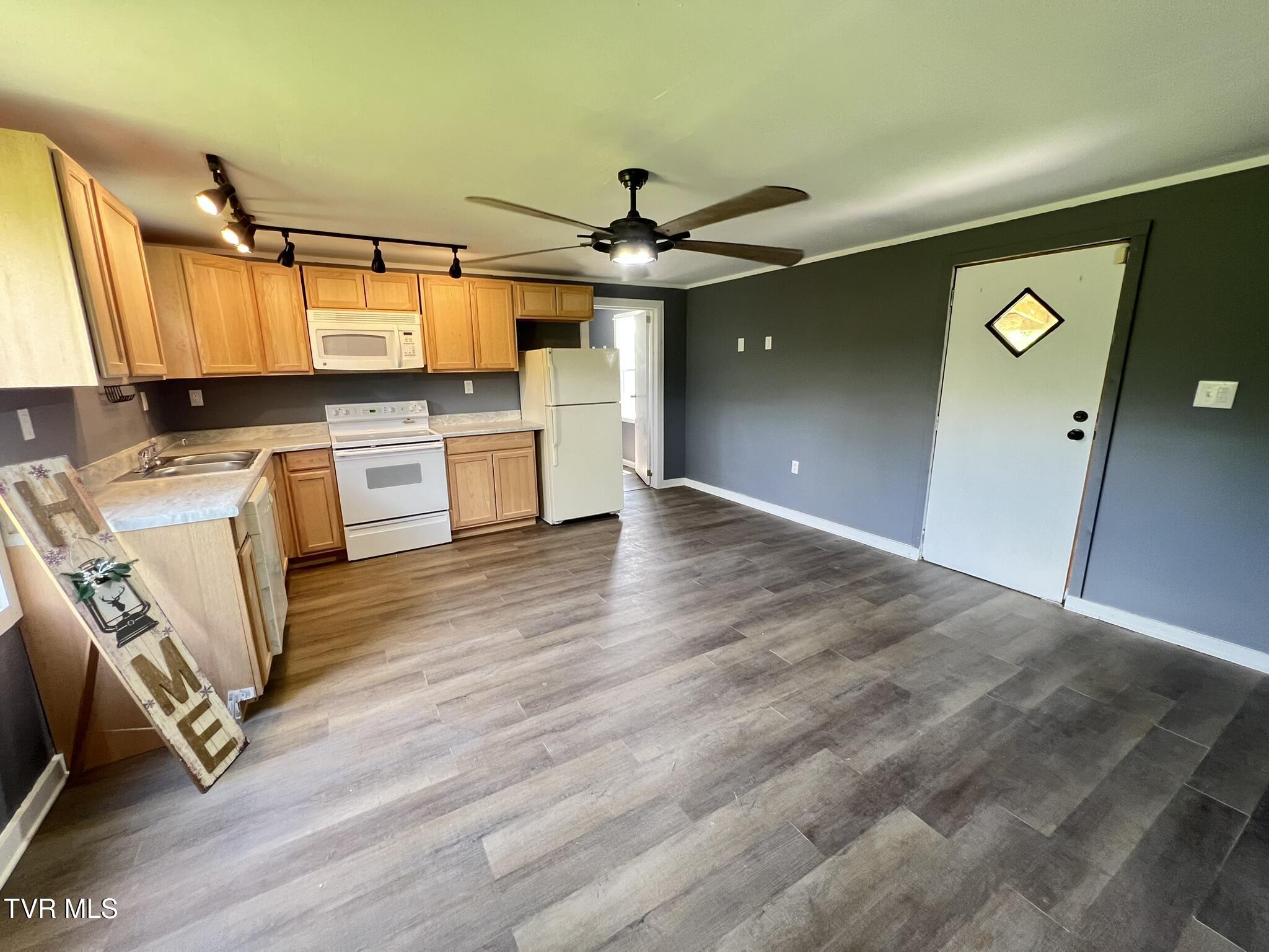 2960 Poplar Springs Road Greeneville, TN 37743 - Photo 8 of 71 IMG_7836