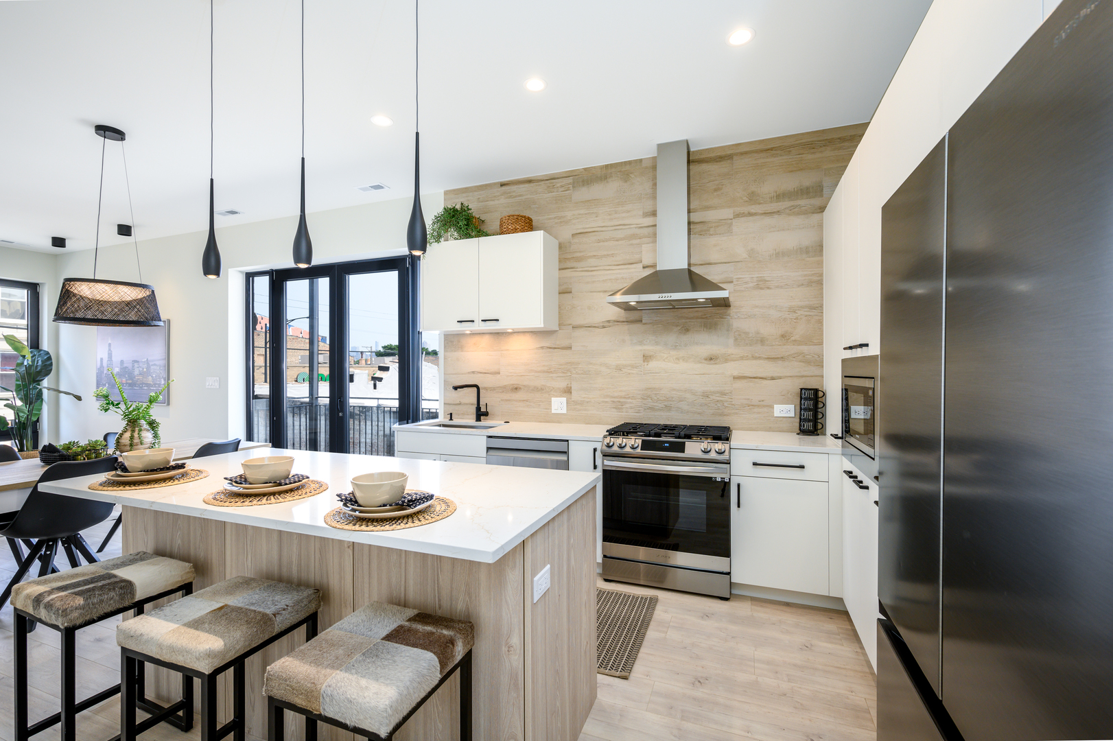 2135 West Cermak Road, Unit 2N Chicago, IL 60608 - Photo 9 of 23 Gallery Image 9