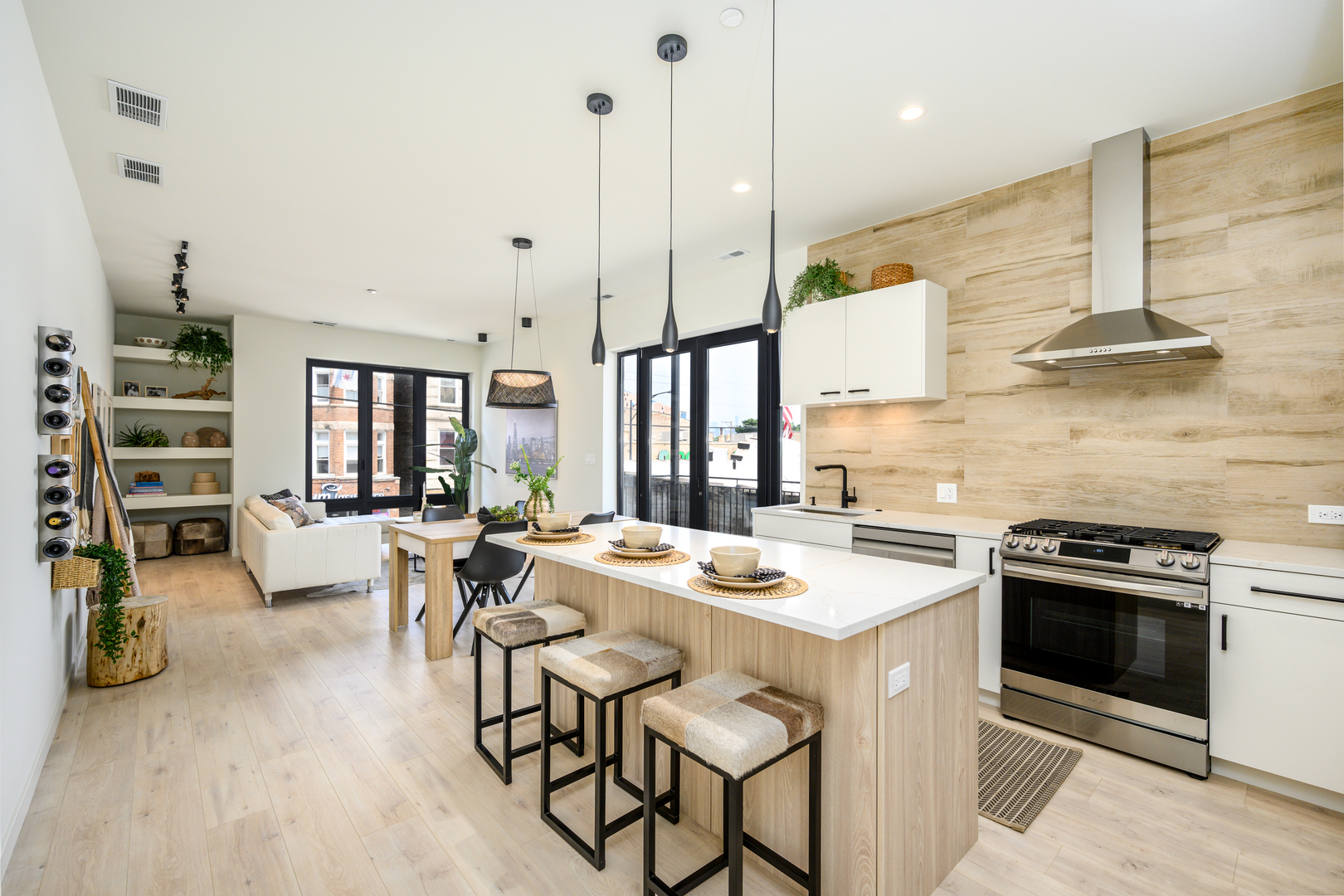 2135 West Cermak Road, Unit 2N Chicago, IL 60608 - Photo 10 of 23 Gallery Image 10