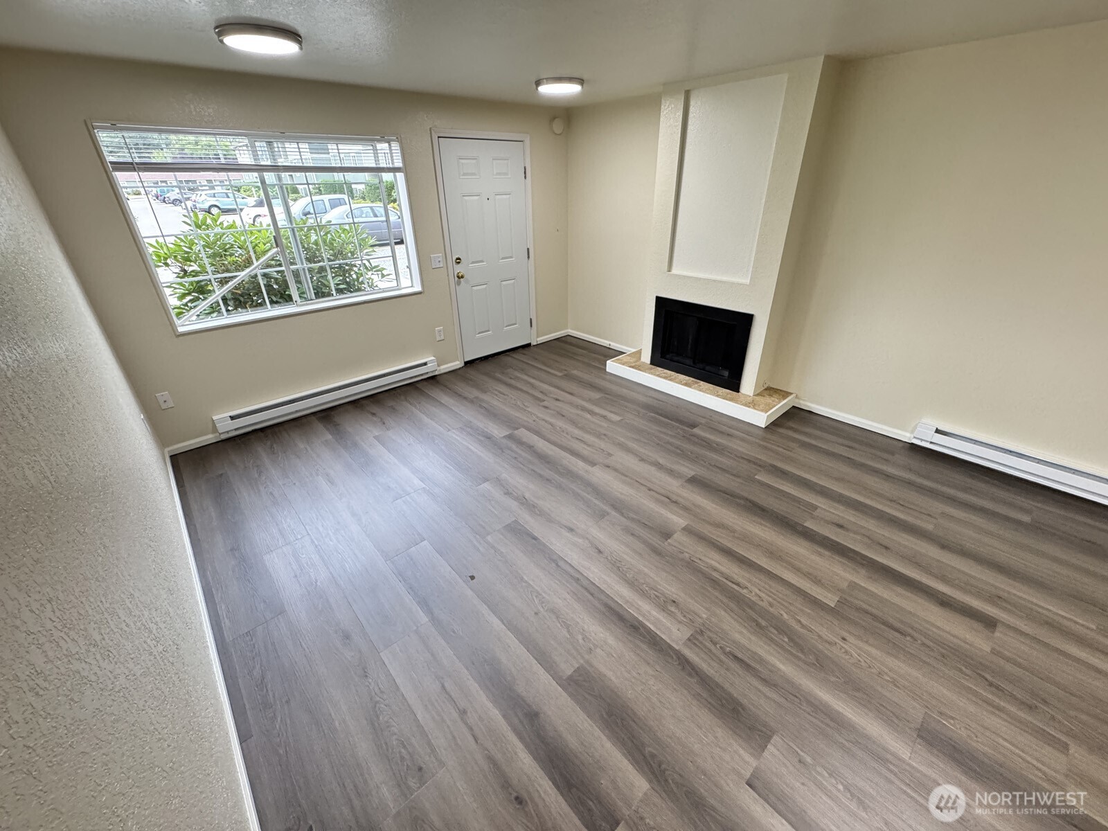 820 32nd Street Bellingham, WA 98225 - Photo 20 of 39 an empty room with wooden floor and windows
