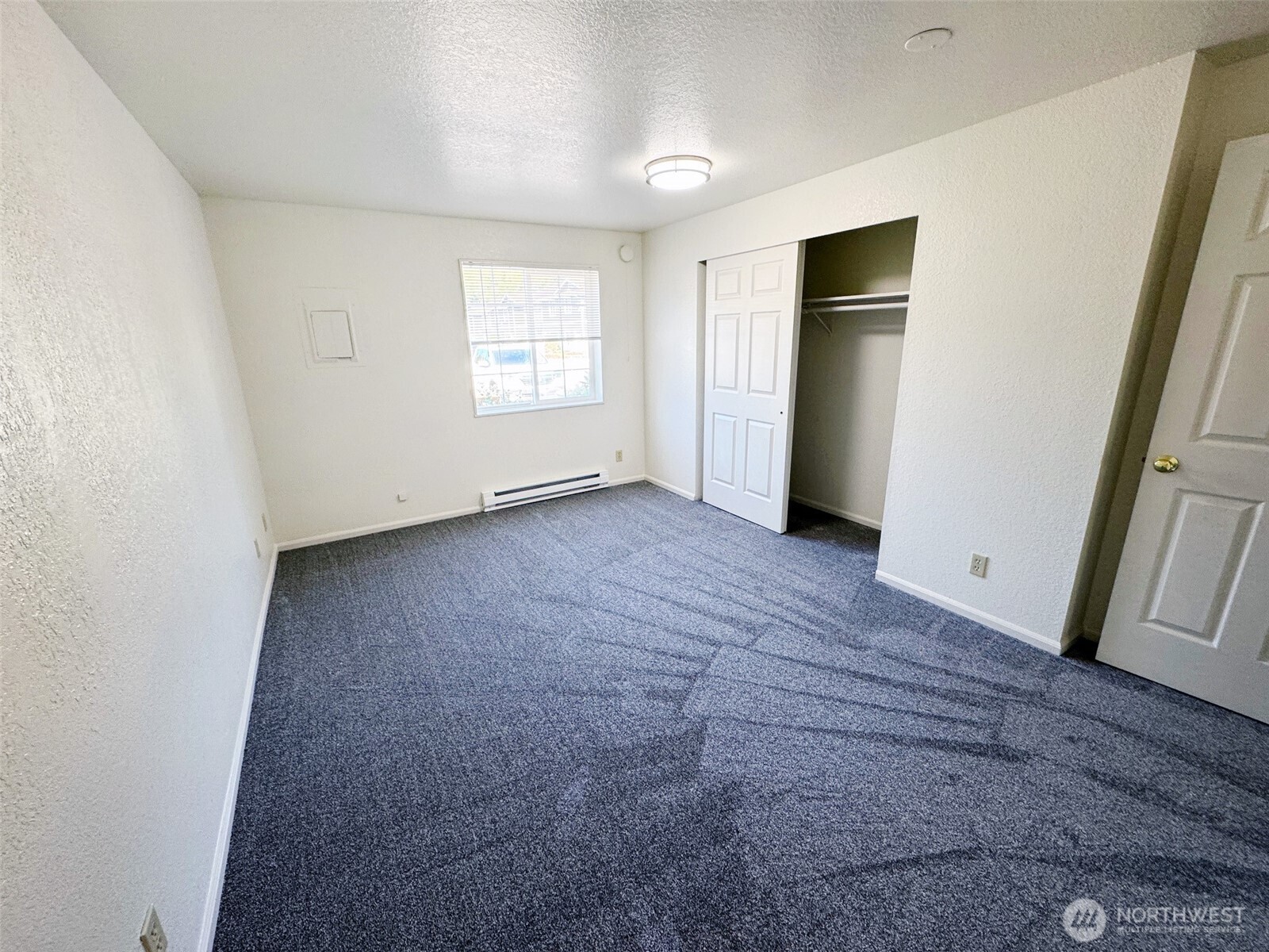 820 32nd Street Bellingham, WA 98225 - Photo 31 of 39 an empty room with windows