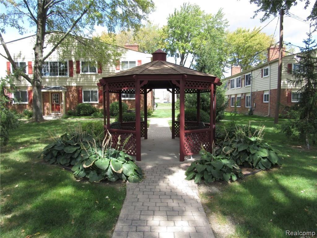 763 West Maple Road, Unit 60 Clawson, MI 48017 - Photo 8 of 39 763 W MAPLE CLAWSON (5).JPG