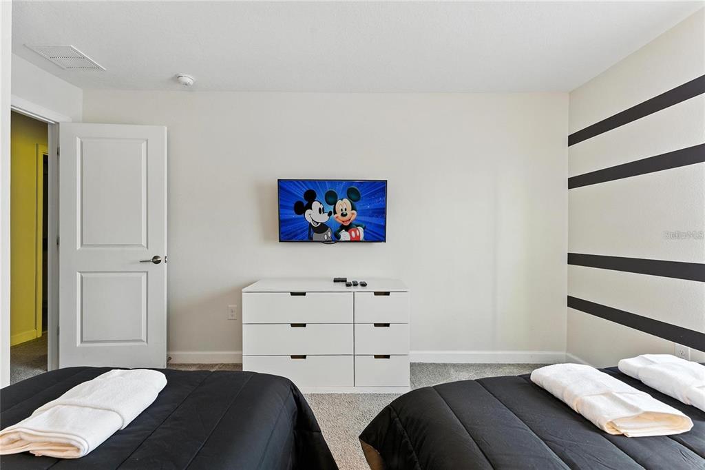 5025 Windermere Avenue Kissimmee, FL 34746 - Photo 19 of 33 a bedroom with a bed and a cabinet