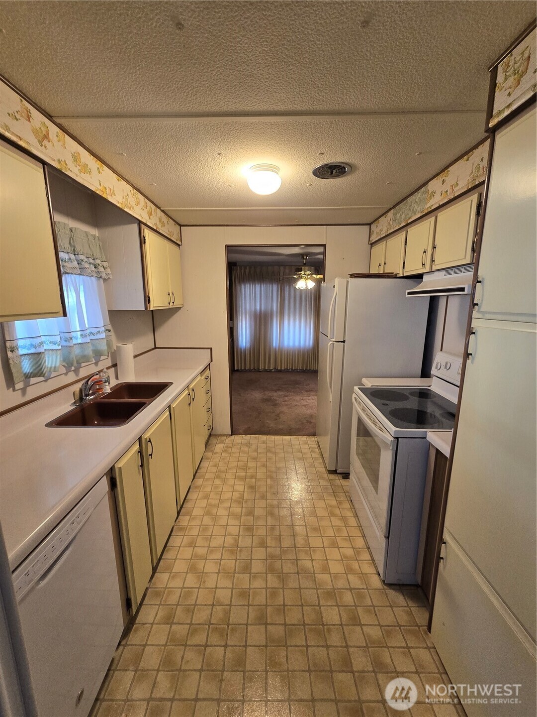 2302 R Street Southeast, Unit 115 Auburn, WA 98002 - Photo 11 of 33 a kitchen with a sink a refrigerator and a stove