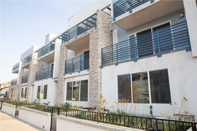 $4,850 | 14614 Vanowen Street, Van Nuys, CA 91405