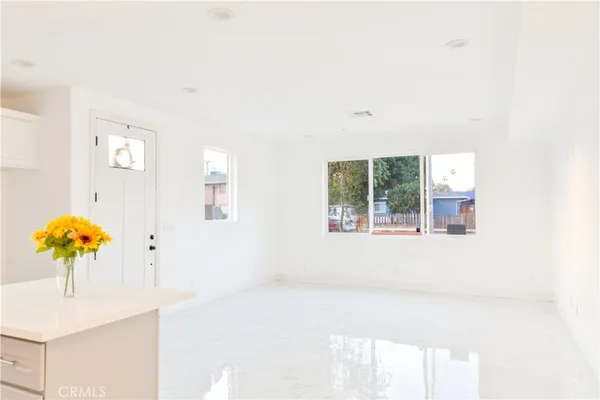 $4,850 | 14614 Vanowen Street, Van Nuys, CA 91405