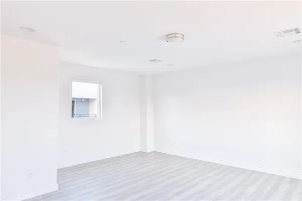 $4,850 | 14614 Vanowen Street, Van Nuys, CA 91405